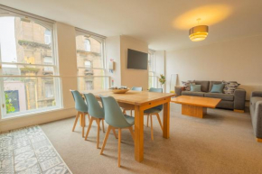 Henrys Apartment, DO NOT BOOK UNLESS YOU LIKE CLUB NOISE